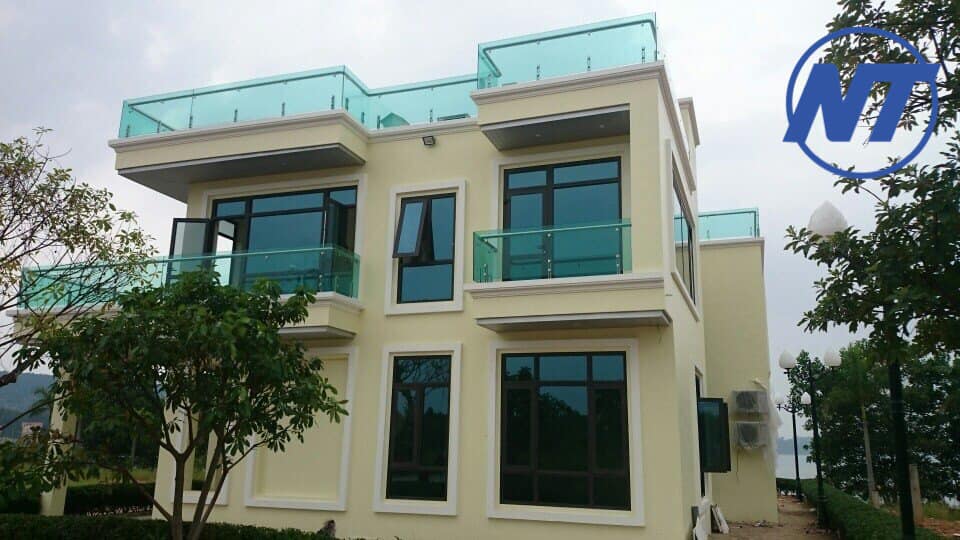 BAN CÔNG KÍNH ĐẸP