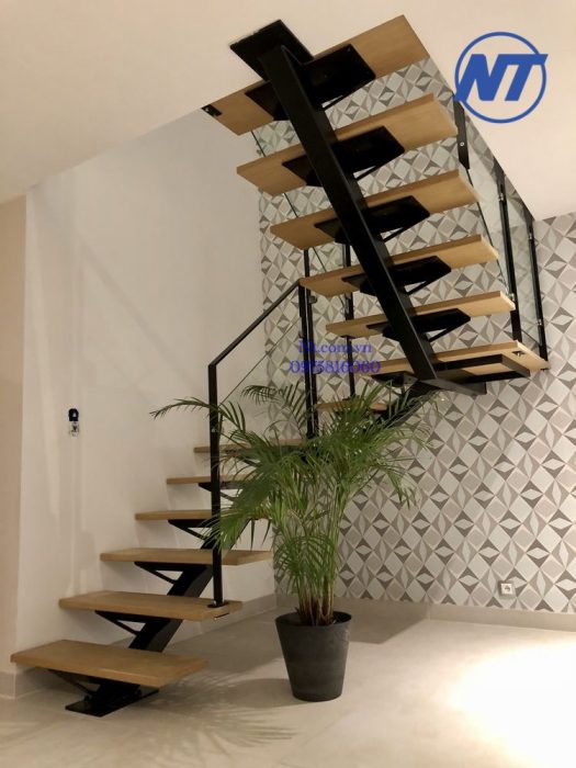 Cầu thang sắt nghệ thuật cao cấp mẫu Hình Thoi