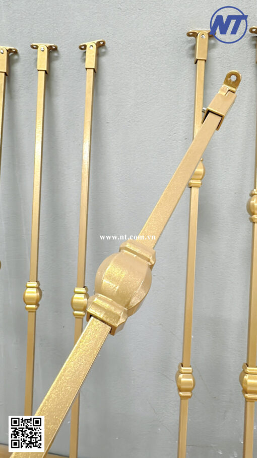 CON TIỆN CẦU THANG SẮT NHẬP KHẨU